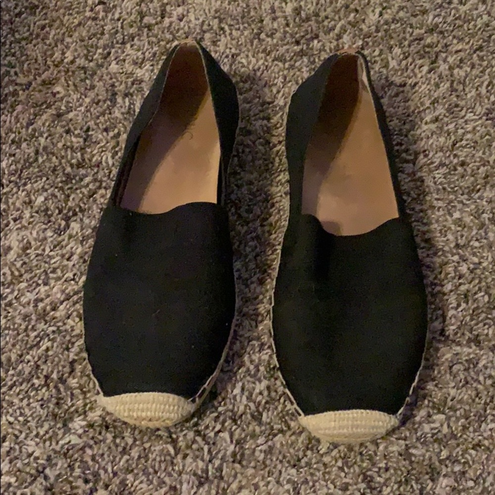 Vionic slip on shoes